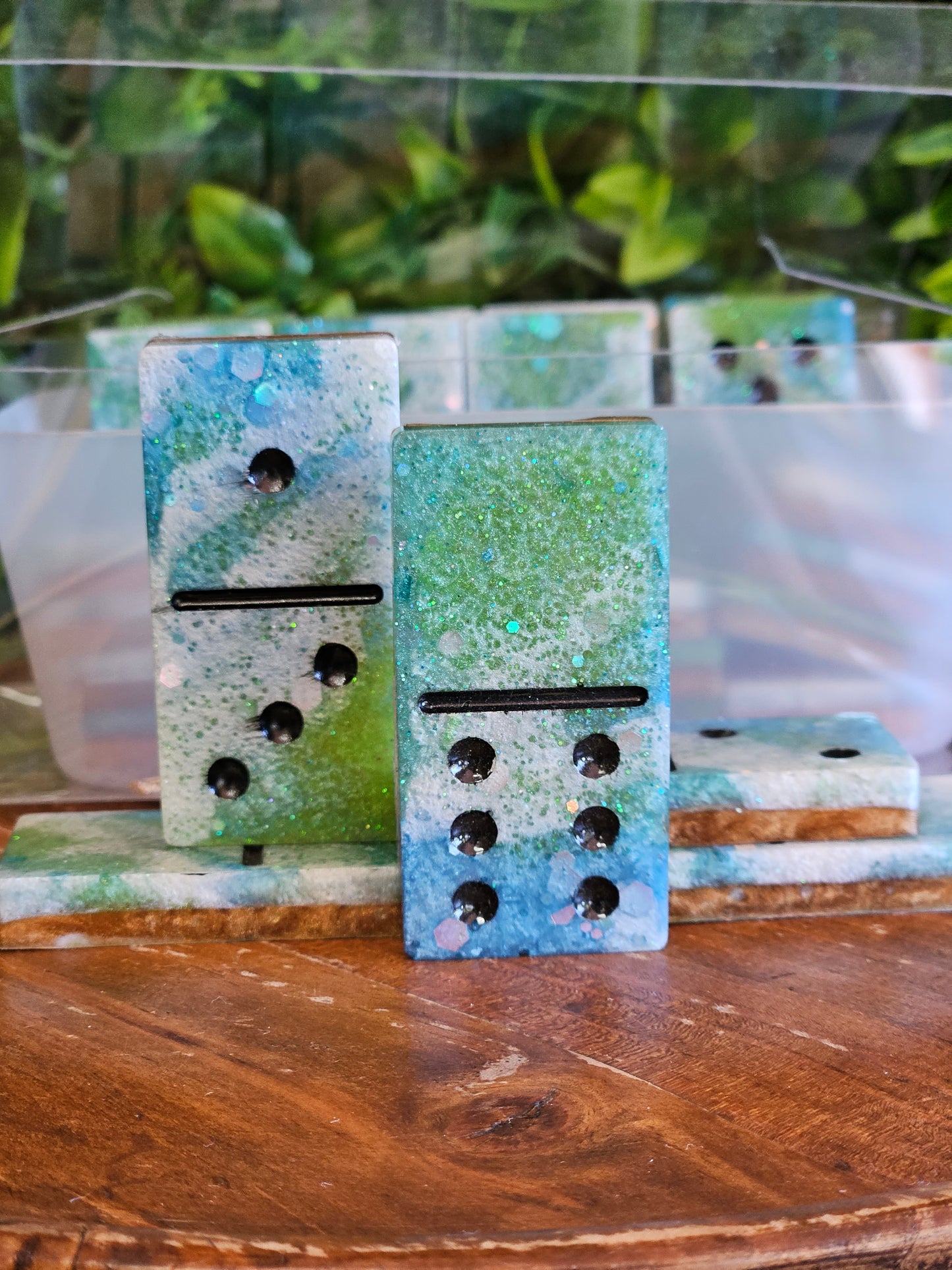 Resin Domino's